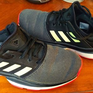 Adidas Holite Girls Running Shoe. Girls size 4. Pink/Black/Green